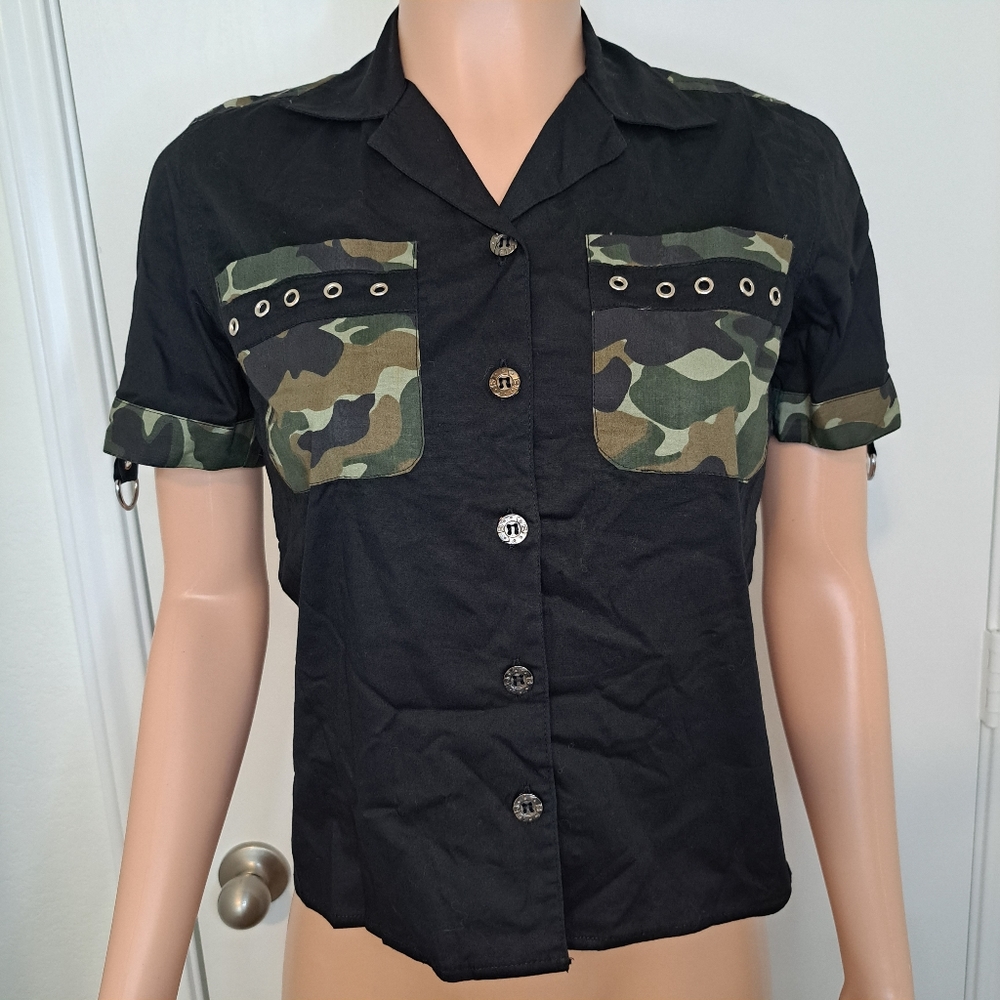 Dead Threads Womens S Shirt Goth Black Camouflage Button Down Short Sleeve